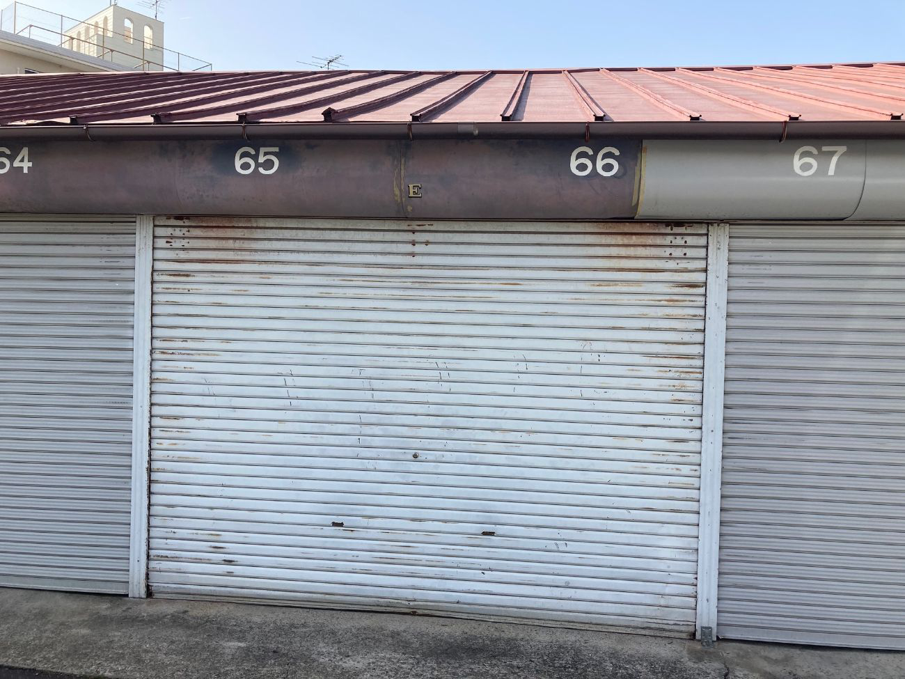 シャッター表面のサビ・塗装剤がれ｜修理前の状態