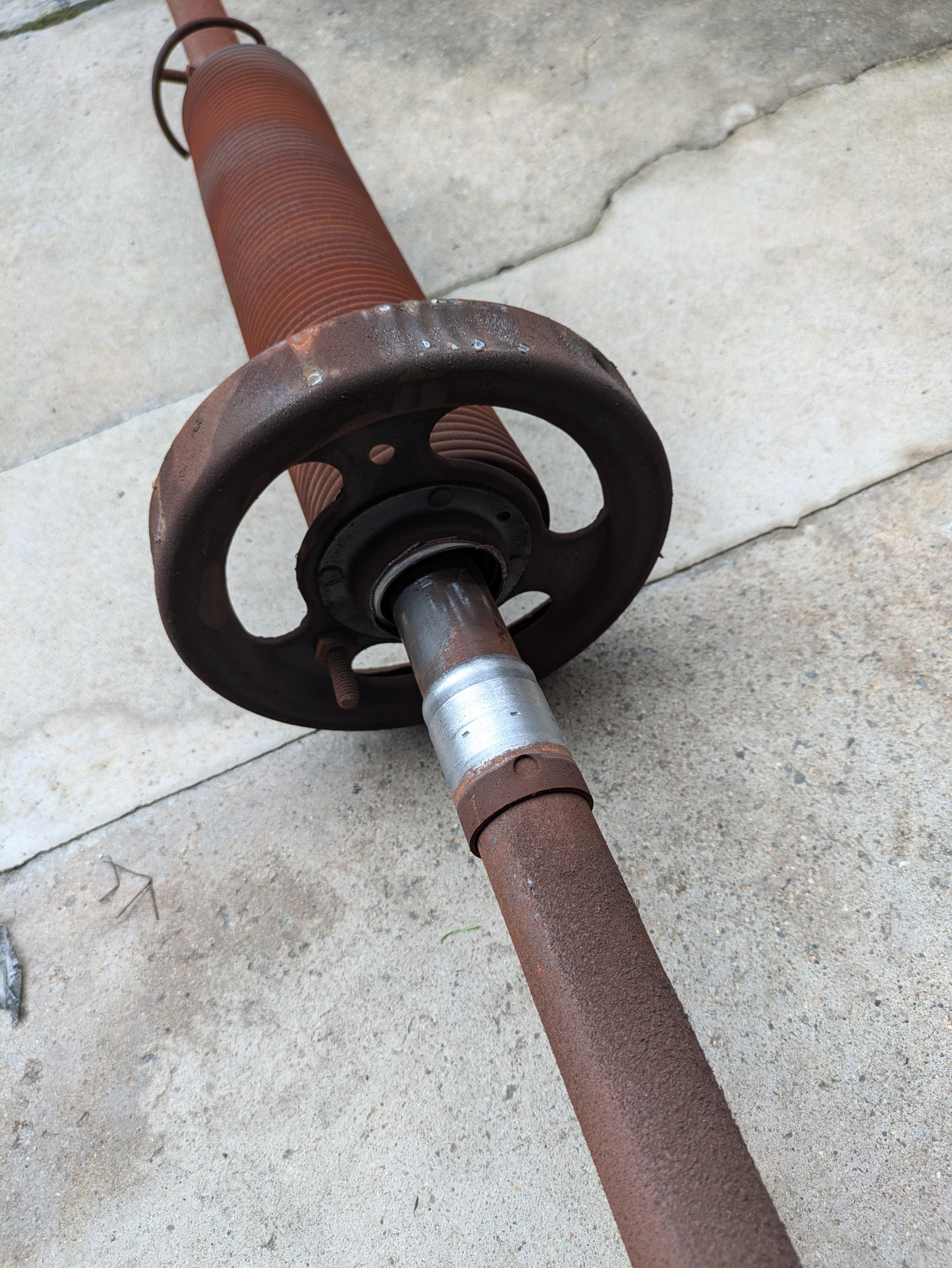 シャッターのバネ(スプリング)劣化の様子|宝塚市のシャッター修理