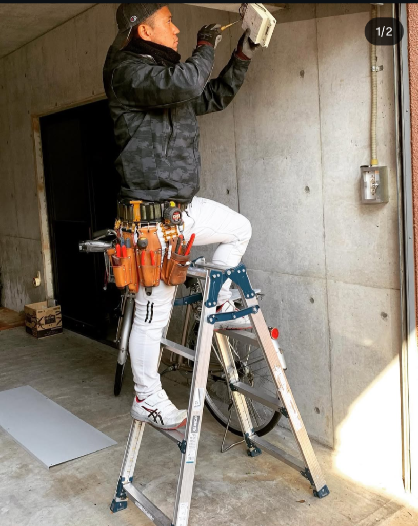 電装部品の不具合があったので調整している
