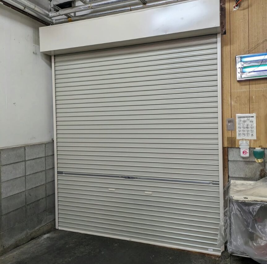池田市で一式更新工事をしたシャッター