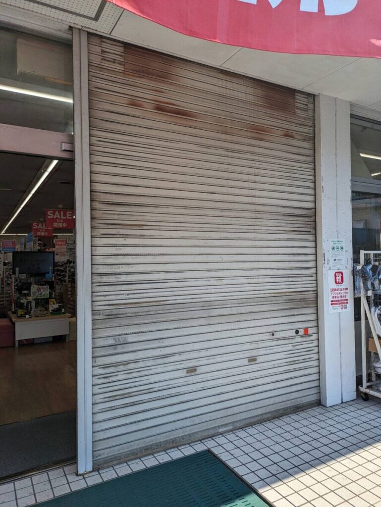 若松シャッターが対応したシャッターの現場（外観）