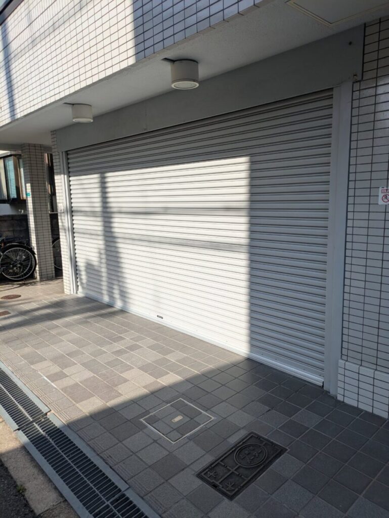 淀川区電動シャッター更新工事後のシャッター